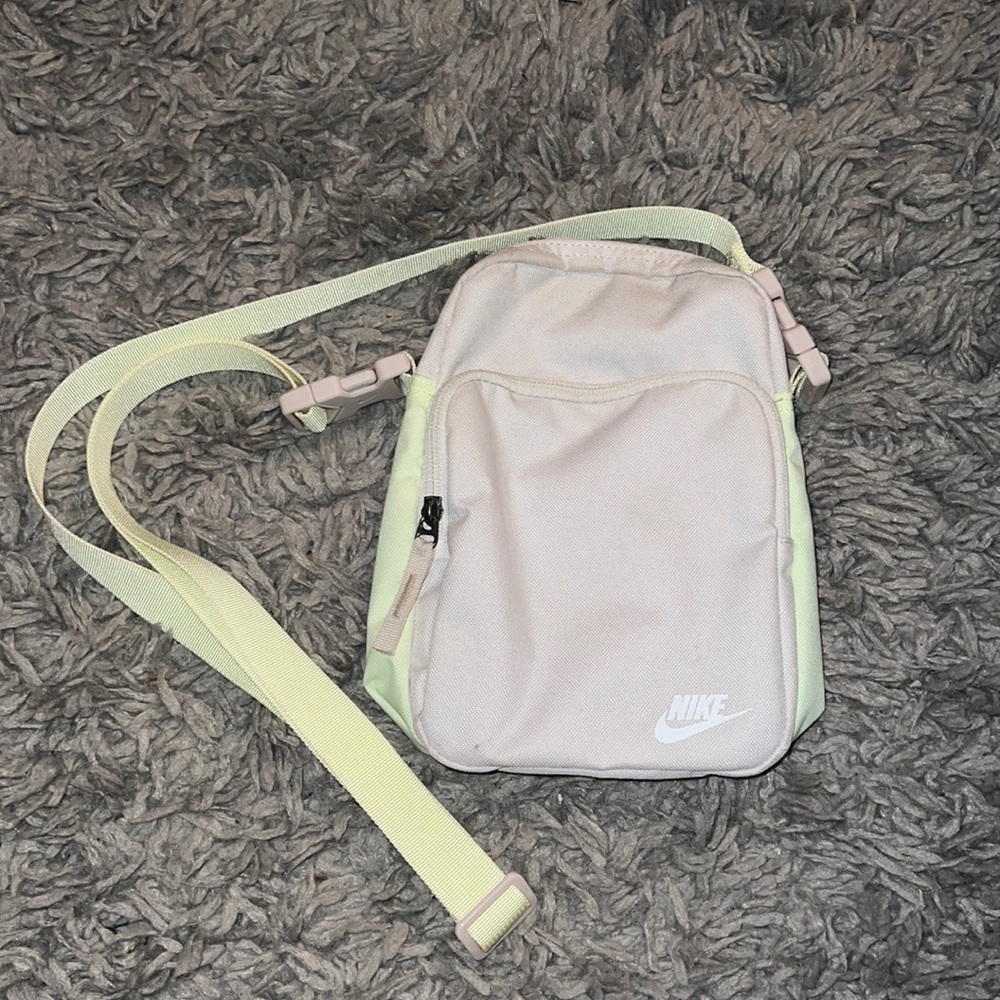 Nike Heritage Crossbody Bag